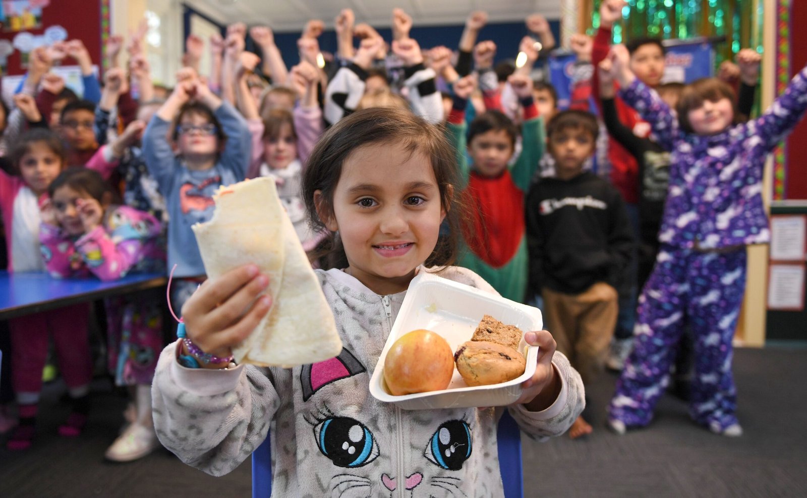 🍽️ New Zealand’s School Lunch Program Overhaul Sparks Controversy 🔥